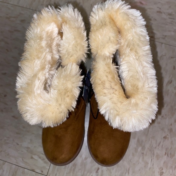 Cozy Tan Suede Boots with Cream Fur Lining - Picture 8 of 11